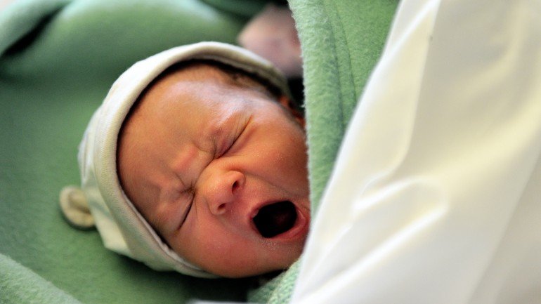 A new born cries on September 17, 2013 at the maternity of the Lens hospital, northern France. AFP PHOTO PHILIPPE HUGUEN (Photo credit should read PHILIPPE HUGUEN/AFP/Getty Images)
