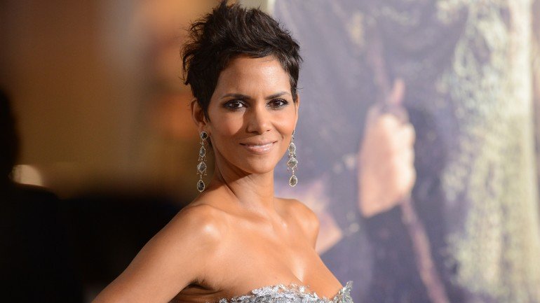 HOLLYWOOD, CA - OCTOBER 24: Actress Halle Berry arrives at Warner Bros. Pictures' 'Cloud Atlas' premiere at Grauman's Chinese Theatre on October 24, 2012 in Hollywood, California. (Photo by Jason Merritt/Getty Images)