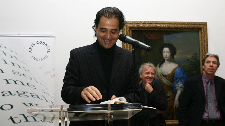 London, UNITED KINGDOM: Portugese novelist Jose Eduardo Agualusa (C), author of 'The Book of Chameleons', reads from his book after being awarded the Independent Foreign Fiction Prize, at the National Portrait Gallery, in London, 01 May 2007. AFP PHOTO/CHRIS YOUNG (Photo credit should read CHRIS YOUNG/AFP/Getty Images)