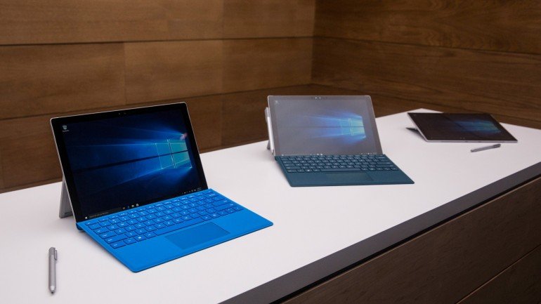 NEW YORK, NY - OCTOBER 06: New Microsoft Surface Pro 4s sit on display at a media event for new Microsoft products on October 6, 2015 in New York City. Microsoft also unveiled a virtual reality gaming head set titled the HoloLens, a laptop titled the Surface Book and a phone titled the Lumia 950. (Photo by Andrew Burton/Getty Images)