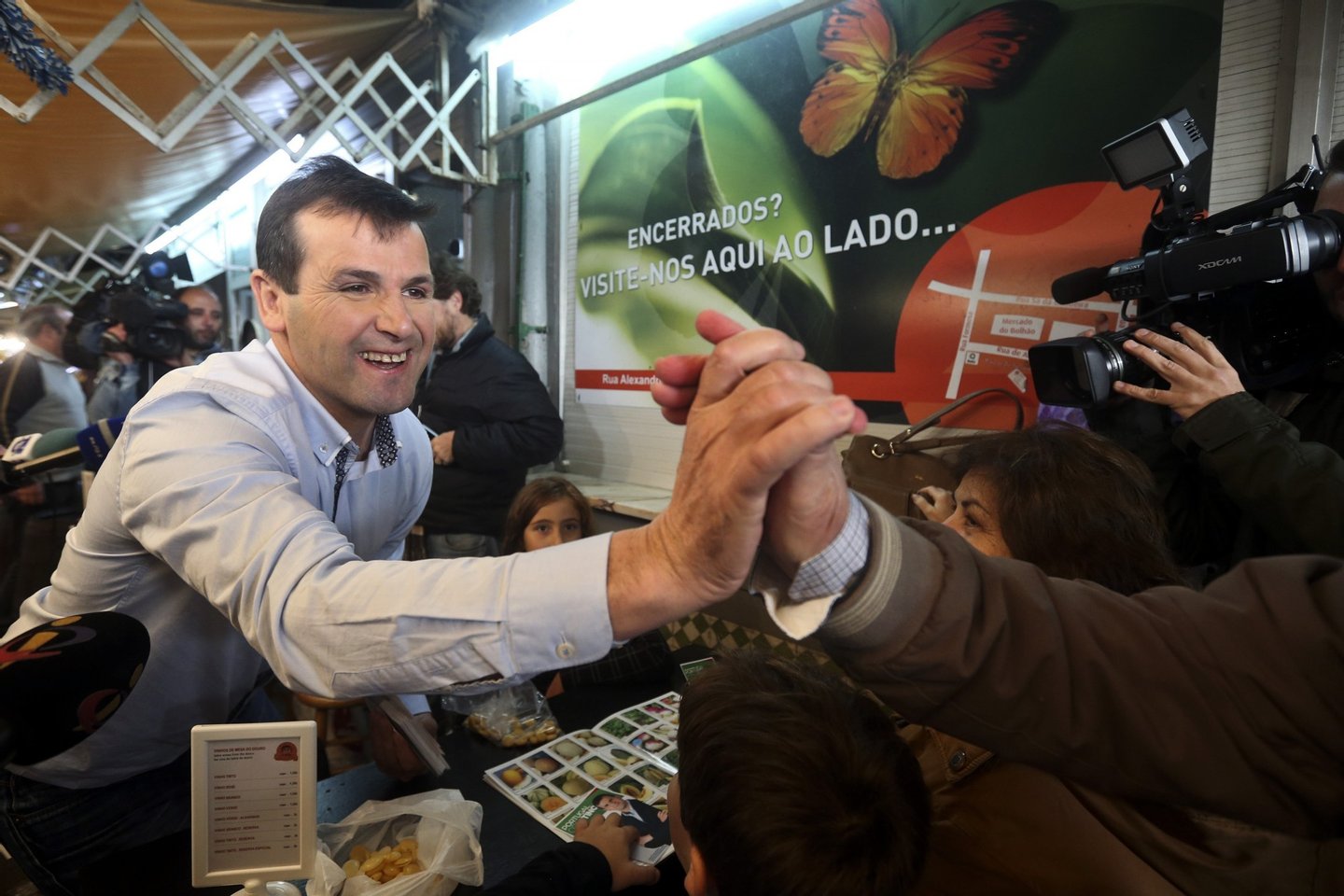 Presidenciais: Vitorino Silva visita mercado do BolhÃ£o