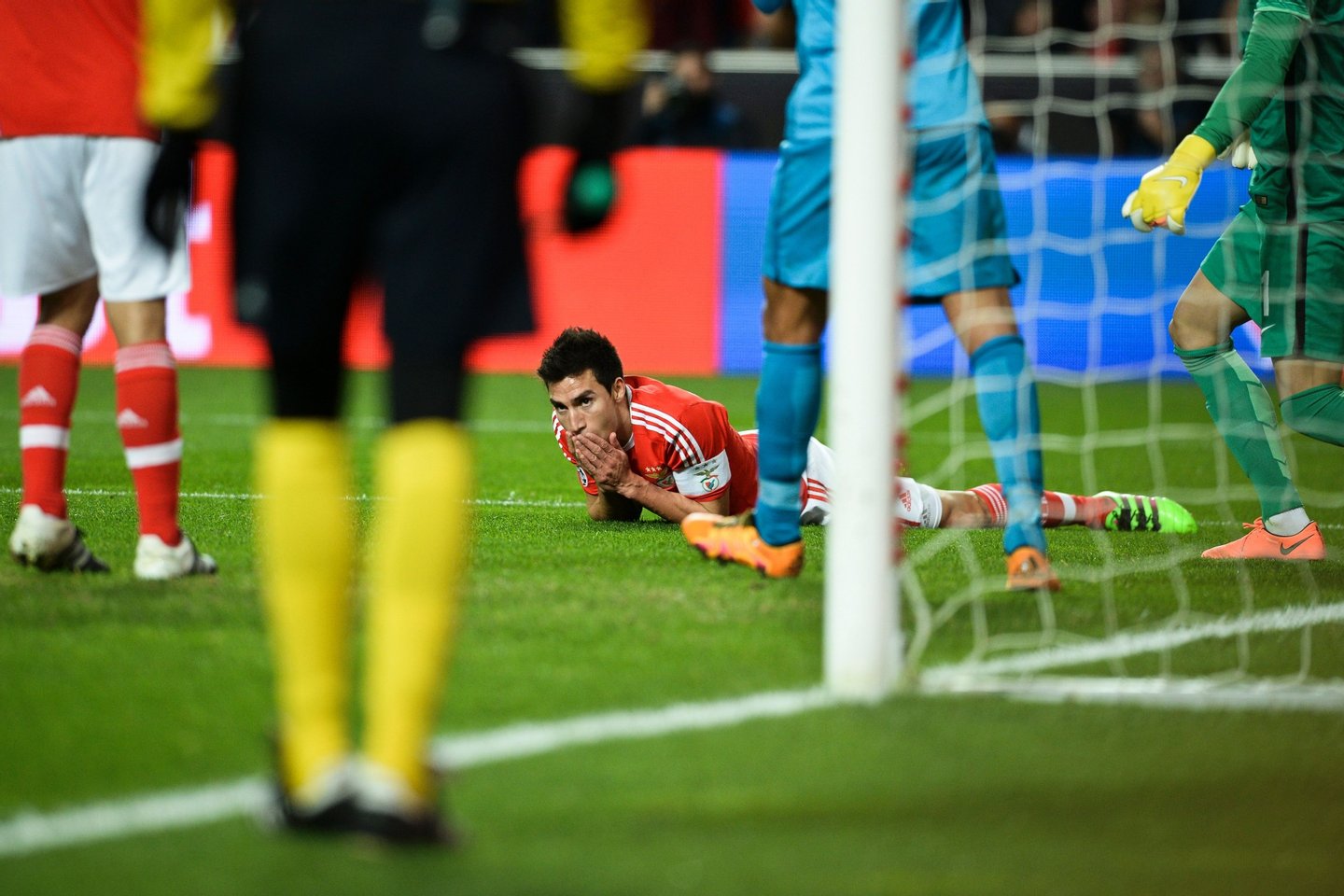 Benfica's Argentine midfielder Nicolas Gaitan lies on the field after a failed attempt on goal during the UEFA Champions League round of 16 football match SL Benfica vs FC Zenith Saint-Petersburg at the Luz stadium in Lisbon on February 16, 2016. / AFP / PATRICIA DE MELO MOREIRA (Photo credit should read PATRICIA DE MELO MOREIRA/AFP/Getty Images)
