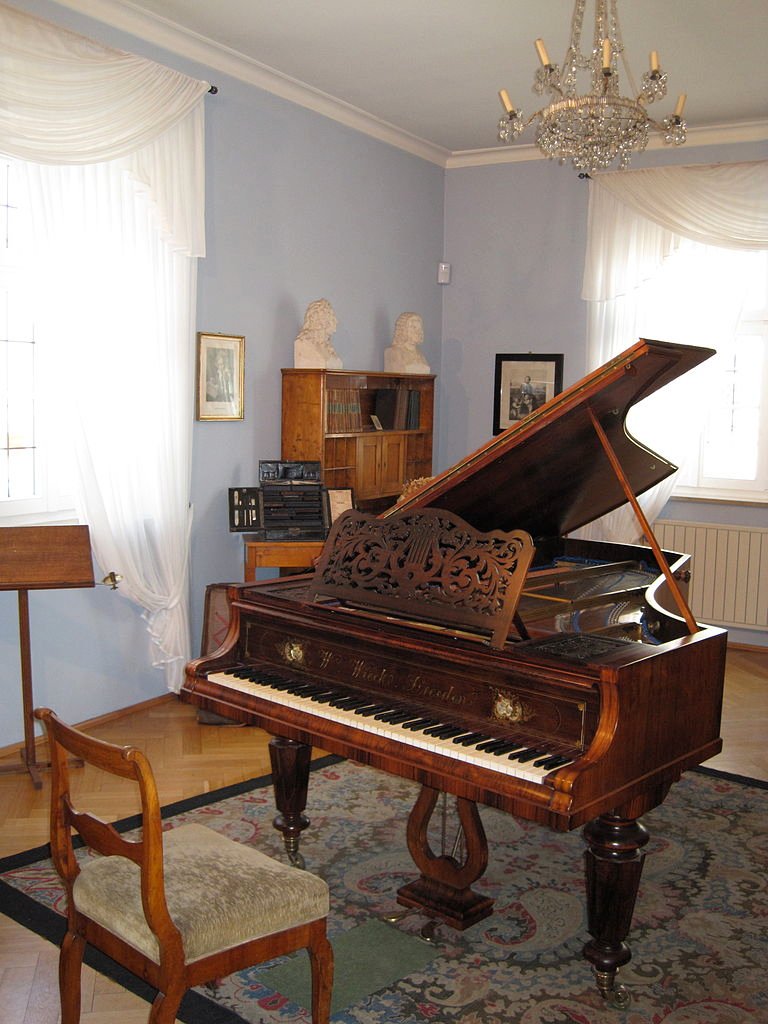 768px-Robert-Schumann-Haus