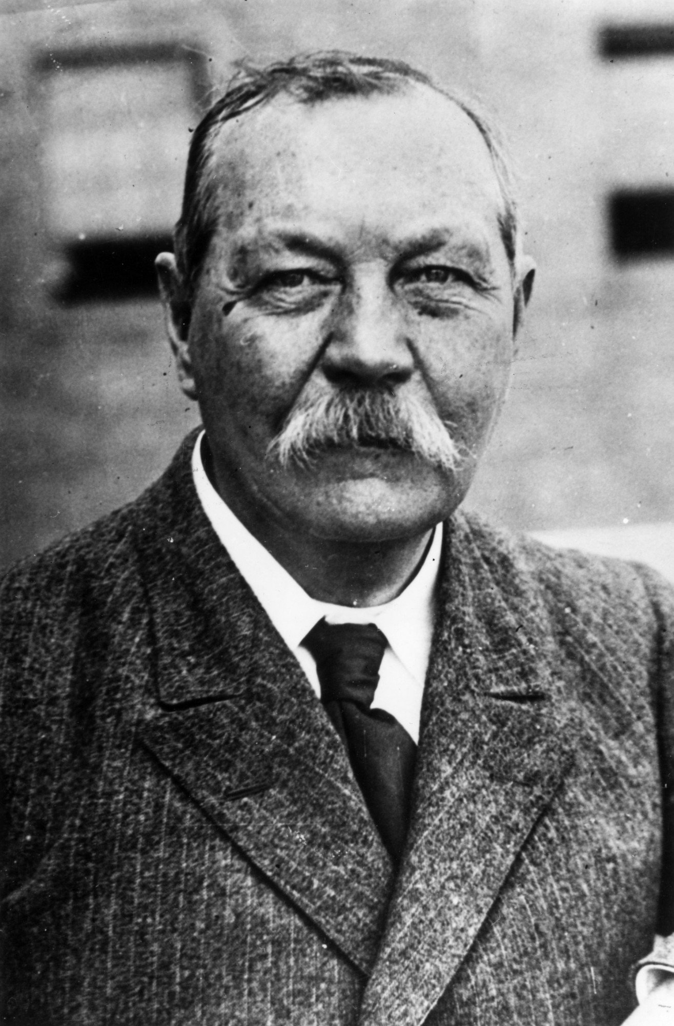 circa 1930: Scottish novelist Sir Arthur Conan Doyle. (Photo by General Photographic Agency/Getty Images)