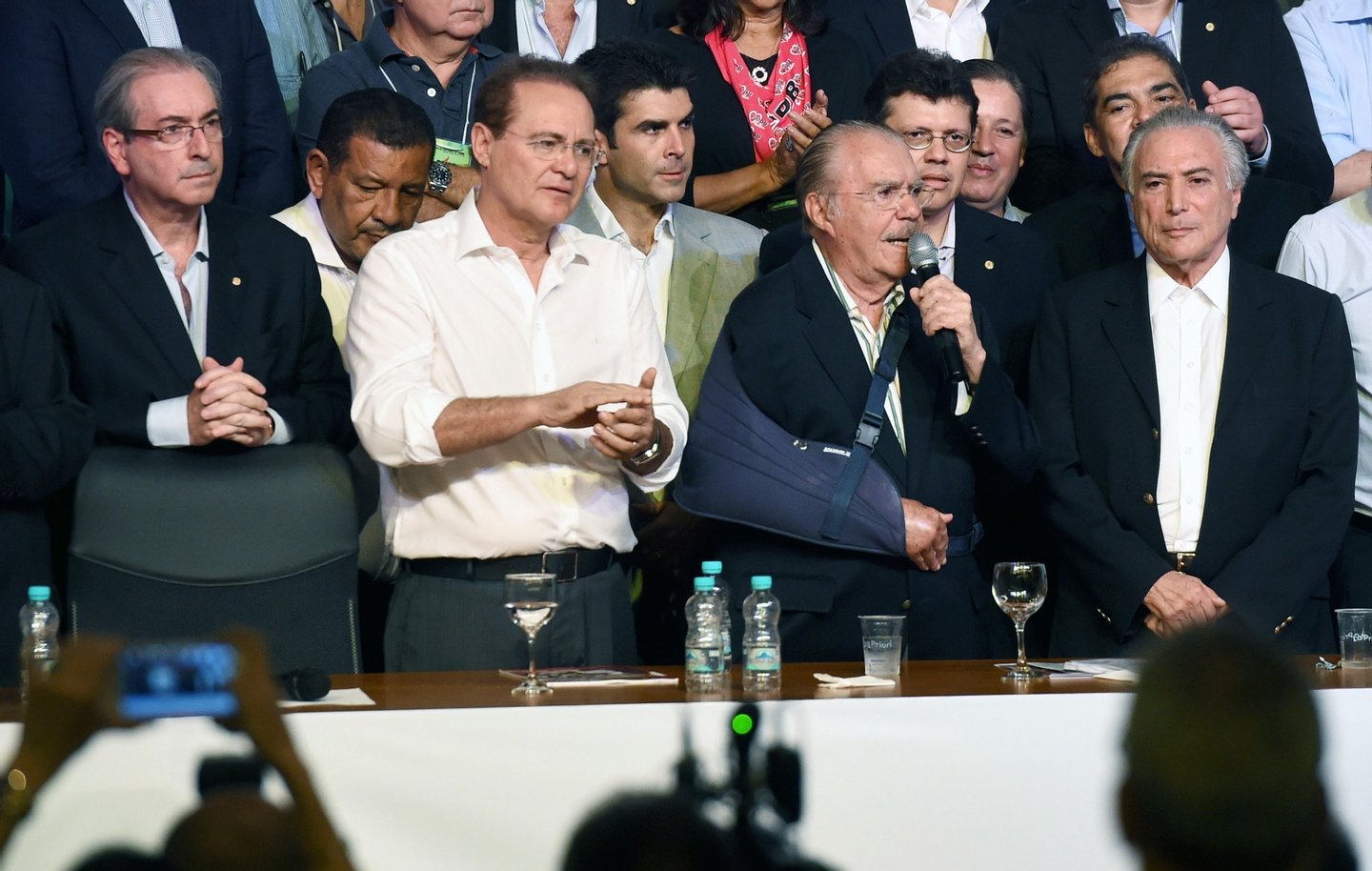 Brazilian Vice President Michel Temer (R), former President Jose Sarney (2-R), Senate President Renan Calheiros (2-L) and President of the Chamber of Deputies Eduardo Cunha (L) during the Brazilian Democratic Movement Party (PMDB) national convention in Brasilia, on March 12, 2016. The PMDB convention will discuss if they continue supporting the government or if they will back the impeachment of President Dilma Rousseff in Congress. AFP PHOTO/EVARISTO SA / AFP / EVARISTO SA (Photo credit should read EVARISTO SA/AFP/Getty Images)