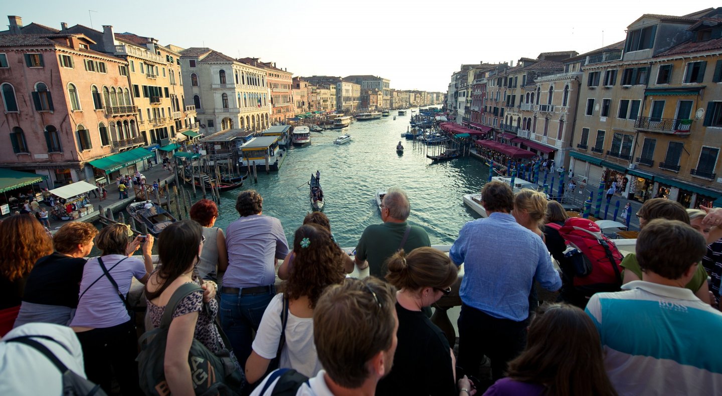 LONDON, ENGLAND - SEPTEMBER 09: Tourists look at the view across the Grand Canal from the Rialto bridge on September 9, 2011 in Venice, Italy. (Photo by Ian Gavan/Getty Images)