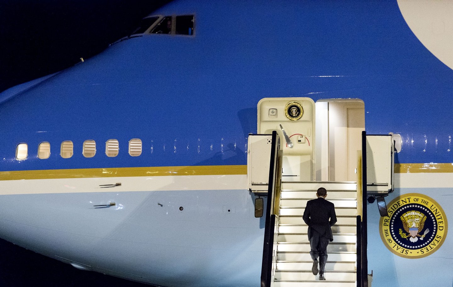 AMSTERDAM, NETHERLANDS - MARCH 25: U.S. President Barack Obama walks up the stairs of Air Force One before leaving Amsterdam Airport Schiphol March 25, 2014 in Amsterdam, Netherlands. Obama attended the two-day Nuclear Security Summit in The Hague. (Photo by Koen Van Weel-Pool/Getty Images)