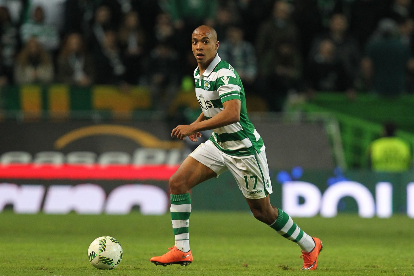 LISBON, PORTUGAL - FEBRUARY 22: Sporting's midfielder Joao Mario during the match between Sporting CP and Boavista FC for the Portuguese Primeira Liga at Jose Alvalade Stadium on February 22, 2016 in Lisbon, Portugal. (Photo by Carlos Rodrigues/Getty Images)