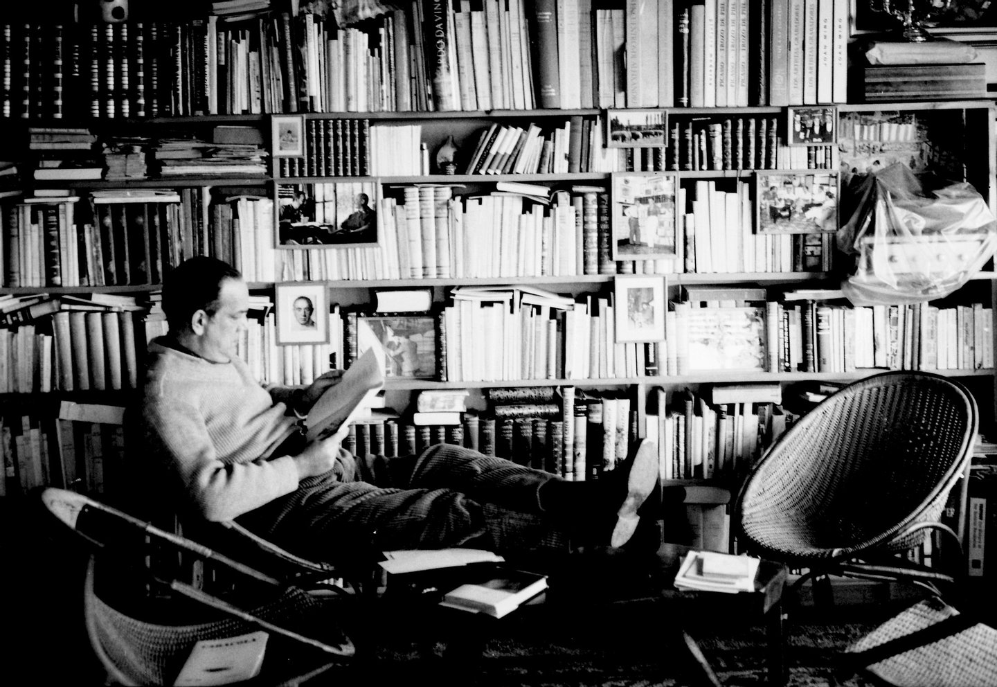 The Spanish writer Camilo Jose Cela, Nobel Prize for Literature in 1989, at his home in Palma de Mallorca, 15th December 1961, Balearic Islands, Spain. (Photo by Gianni Ferrari/Cover/Getty Images)