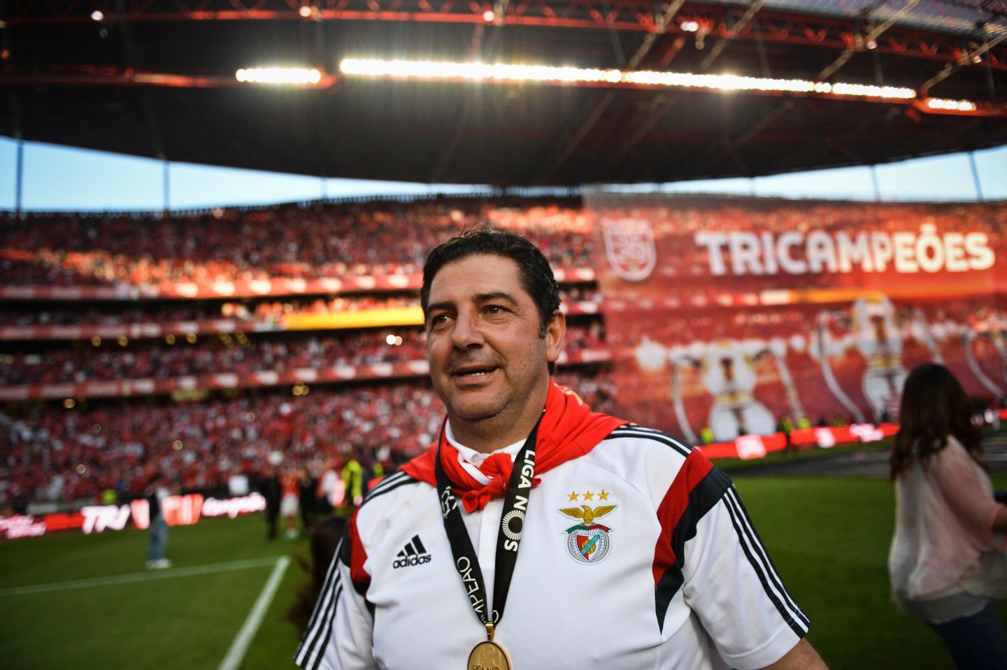 Benfica's head coach Rui Vitoria gestures as he celebrates Benfica's 35th Portuguese league title at the end of the Portuguese league football match Benfica vs CD Nacional at Luz stadium in Lisbon on May 15, 2015.  / AFP / PATRICIA DE MELO MOREIRA        (Photo credit should read PATRICIA DE MELO MOREIRA/AFP/Getty Images)