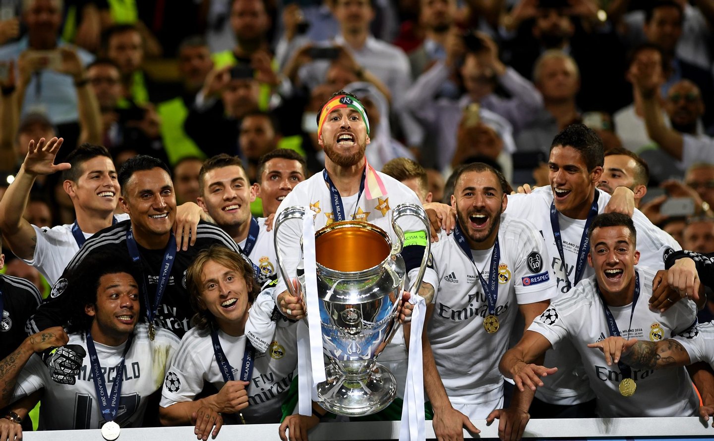 MILAN, ITALY - MAY 28:  Sergio Ramos of Real Madrid of Real Madrid lifts the Champions League trophy after the UEFA Champions League Final match between Real Madrid and Club Atletico de Madrid at Stadio Giuseppe Meazza on May 28, 2016 in Milan, Italy.  (Photo by Laurence Griffiths/Getty Images)