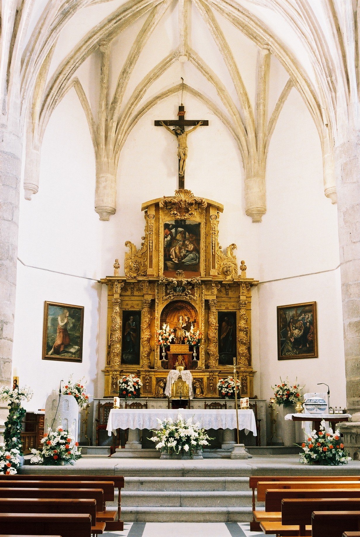 Altar_mayor_de_la_iglesia_de_Menasalbas