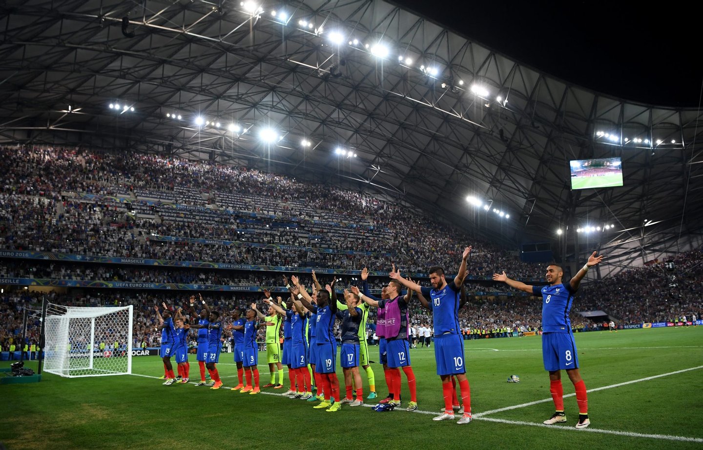MARSEILLE, FRANCE - JULY 07:  France players celebrate their team's 2-0 win in the UEFA EURO semi final match between Germany and France at Stade Velodrome on July 7, 2016 in Marseille, France.  (Photo by Matthias Hangst/Getty Images)