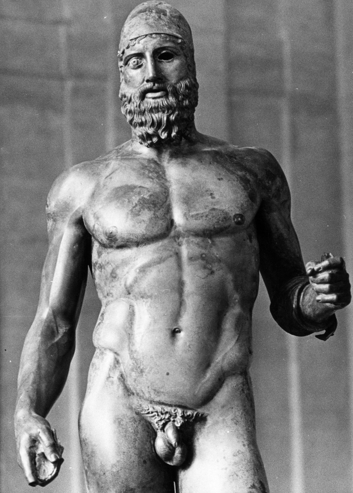7th July 1981: One of the two bronze statues of Greek warriors found in the sea off Riaci, on display for the first time at the presidential palace in Rome. The magnificent six foot figures are believed to be the work of the 5th century BC Greek sculptor Phidias, designer of the Parthenon. (Photo by Keystone Features/Getty Images)