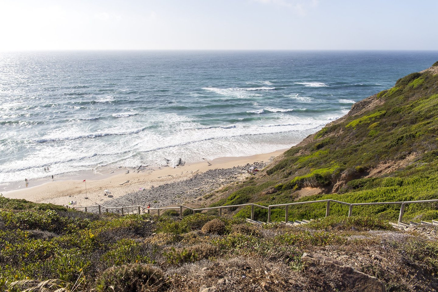 praia, praia do vale dos homens, vale dos homens, costa vicentina, algarve, roteiro algarve, mar, água, escadas, acesso, bandeira vermelha