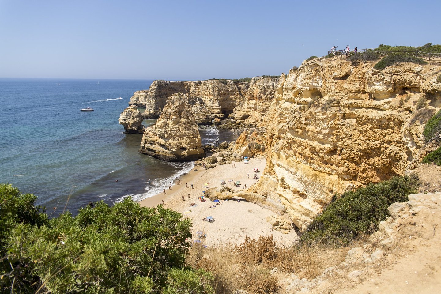 praia, marinha, praia da marinha, 2016, roteiro algarve, algarve, escarpas, rochedos, areia, mar, água, algas,