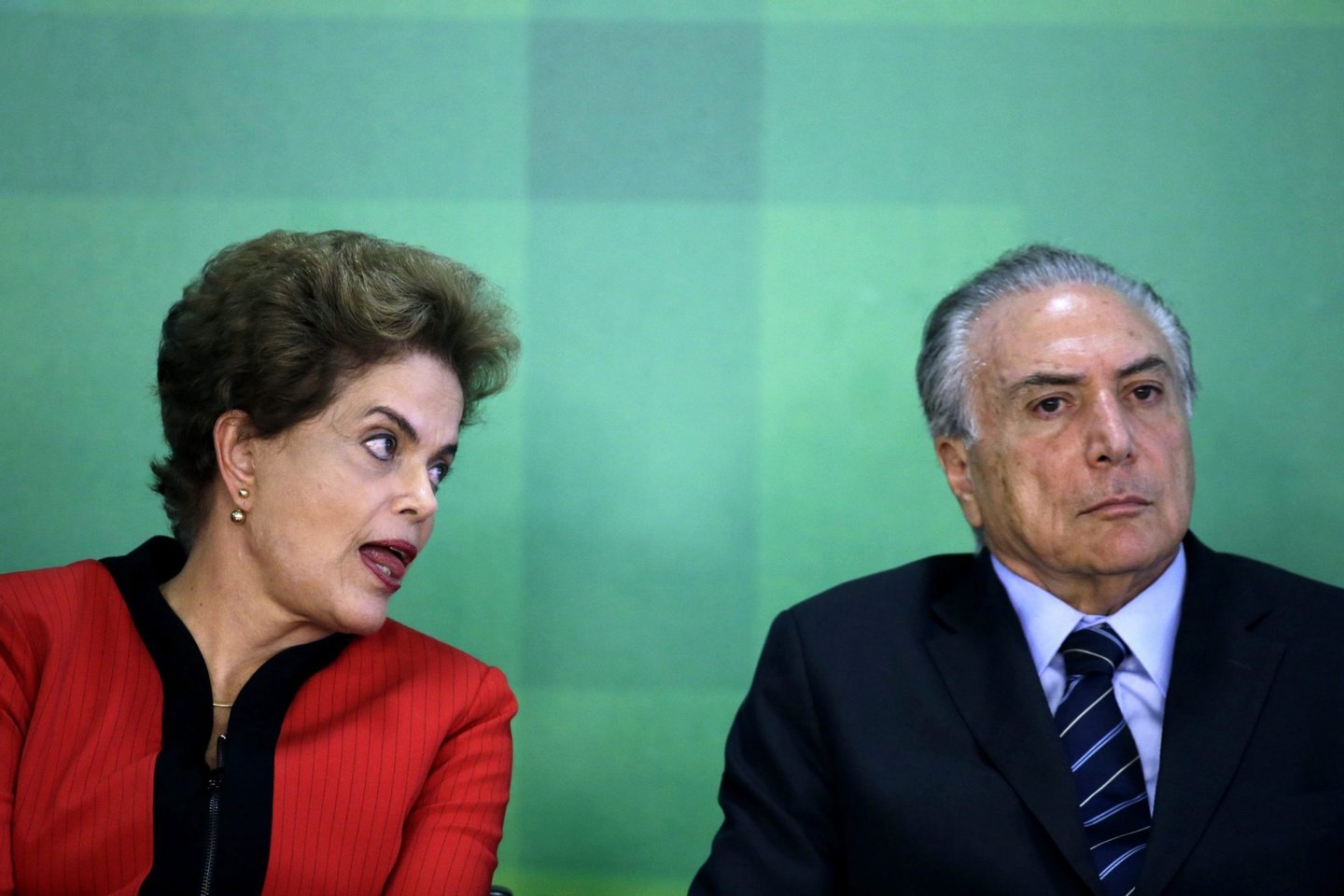 Rousseff signs recovery agreement for toxic river spill
