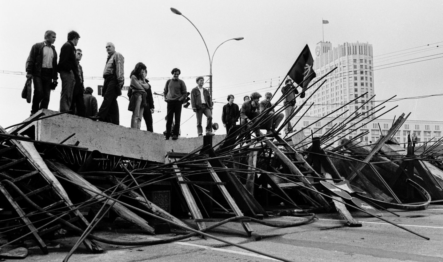 People stand on a barricade in front the Russian White House in Moscow on August 21, 1991. Russia marks on August 19-22, 2011, the 20th anniversary of the abortive 1991 coup against then Soviet president Mikhail Gorbachev. Tanks rolled through Moscow towards the Russian White House, where Boris Yeltsin, leader of the Soviet-era Russian republic at the time, gathered his supporters after denouncing the coup from the roof of a tank, which resulted later in the collapse of the Soviet empire.   AFP PHOTO/ ALEXANDER NEMENOV        (Photo credit should read ALEXANDER NEMENOV/AFP/Getty Images)