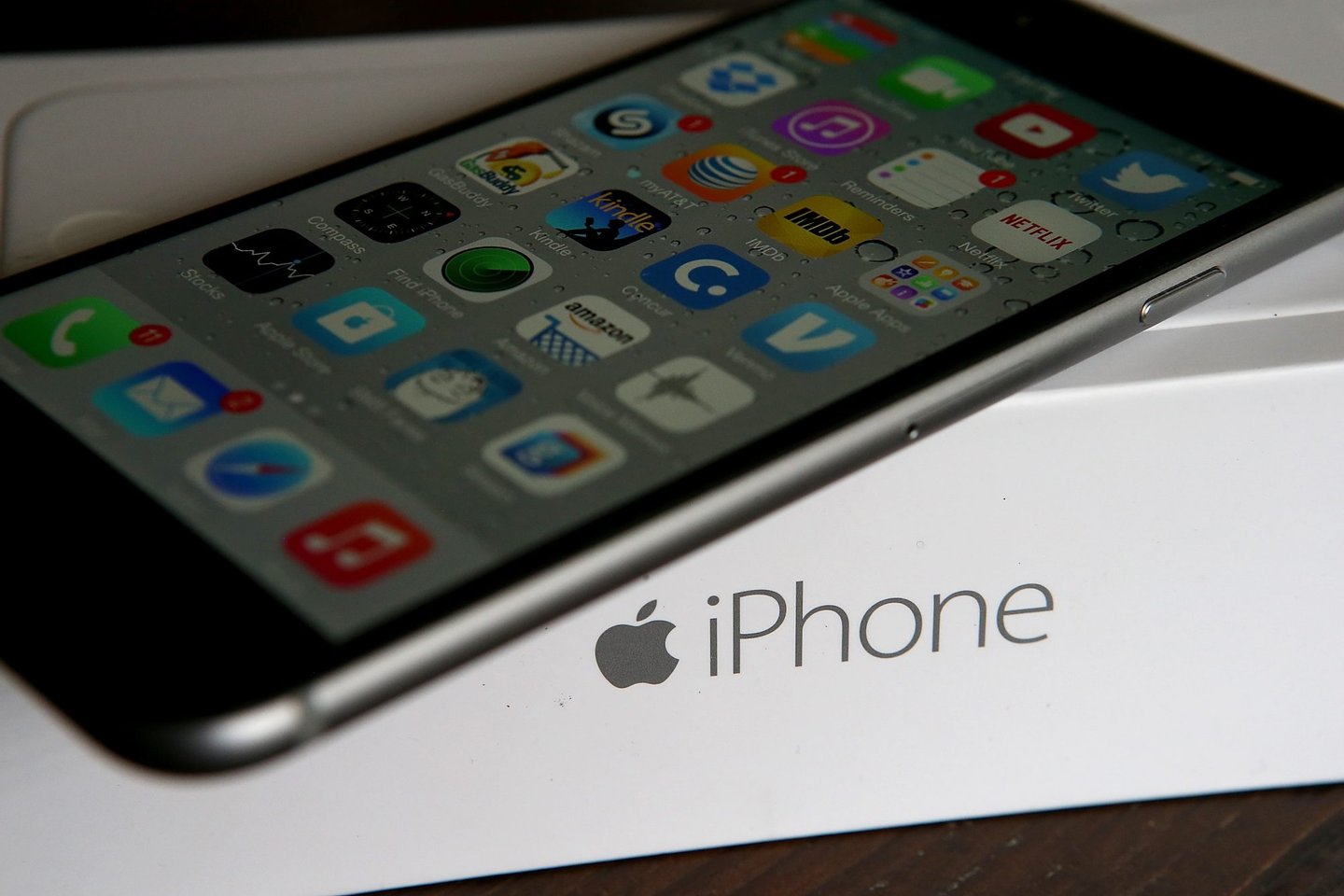 SAN ANSELMO, CA - JANUARY 27: An Apple iPhone sits on a box on January 27, 2015 in San Anselmo, California. Apple Inc. reported huge first quarter earnings that were fueled by strong iPhone sales with revenue of $74.6 billion compared to $57.6 billion one year ago. (Photo Illustration by Justin Sullivan/Getty Images)