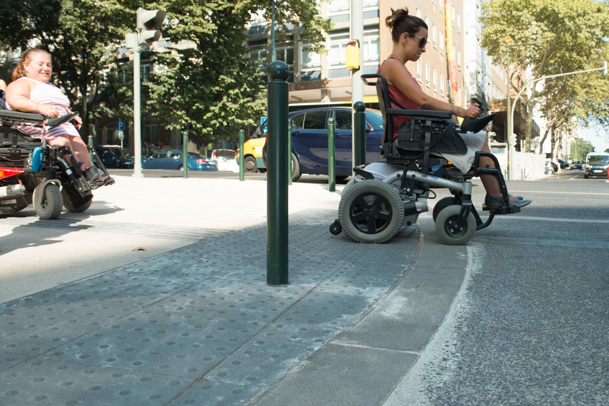 O novo modelo de passeios e passadeiras que a autarquia quer em toda a cidade (Fotografia: AmÃ©rico Simas/CML)