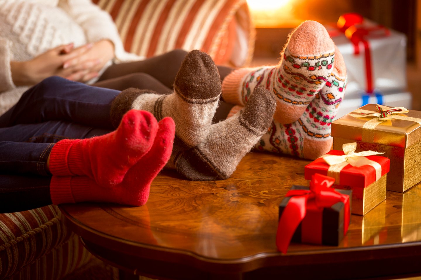 Women, Comfortable, Sock, Log, Fireplace, Child, Sitting, Burning, Christmas Stocking, Heat - Temperature, Togetherness, Relaxation, Wool, Parent, Family, Night, Winter, Fire - Natural Phenomenon, Gift, Christmas, Box - Container, Foot, 