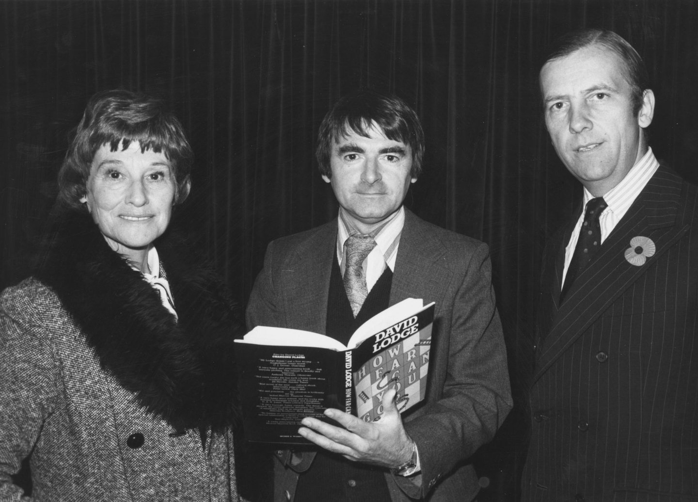 11th November 1980: British critic and novelist David Lodge (centre), with Mrs Mortimer (left) and Sam Whitbread (right) at the Whitbread Awards for Literature ceremony, in which Lodge's novel 'How Far Can You Go' won Book Of The Year Award. (Photo by David Levenson/Keystone/Getty Images)