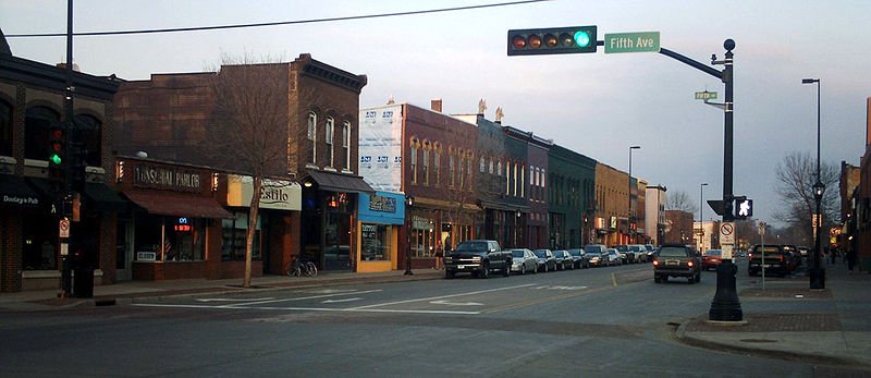 800px-Eau_Claire_Wisconsin-Water_Street_Looking_East_2006-2