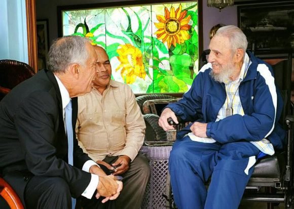 Fidel Castro meets with Portuguese President