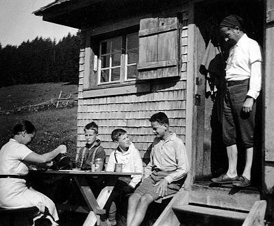 Martin Heidegger e a famÃ­lia, na sua casa de campo, dÃ©cada de 1930