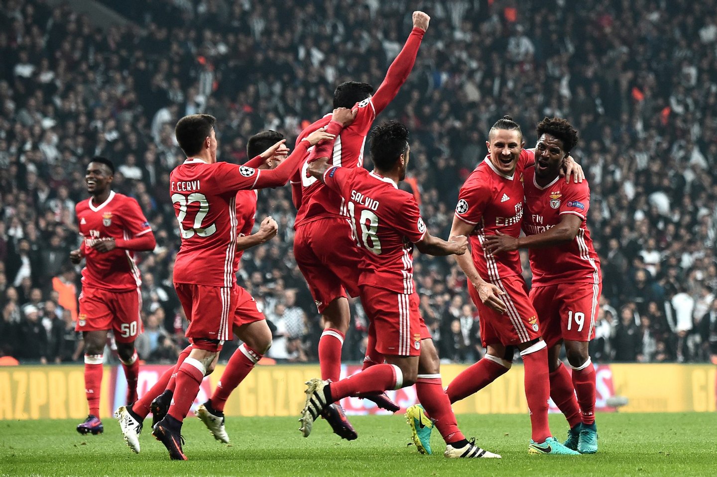 Benfica's Ljubomir Fejsa (2R) celebrates with his teammates after scoring a goal against Besiktas during the UEFA Champions League Group B football match between Besiktas Istanbul and Benfica Lisbon at Vodafone arena on November 23, 2016 in Istanbul . / AFP / OZAN KOSE (Photo credit should read OZAN KOSE/AFP/Getty Images)