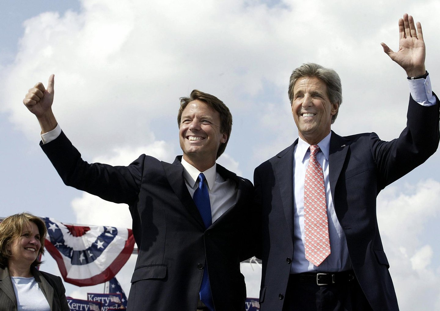 Em 2004, um membro do ColÃ©gio Eleitoral no Minnesotta nÃ£o votou em John Kerry, escolhido naquele estado, e escolheu antes John Edwards. Logo na altura, pensou-se que o eleitor tinha feito confusÃ£o â€” Edwards era o candidato a vice-Presidente de Kerry. (LUKE FRAZZA/AFP/Getty Images)