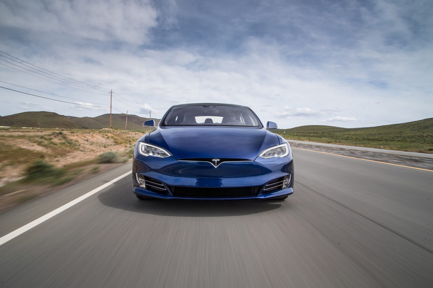 2016-Tesla-Model-S-P90D-front-end-in-motion