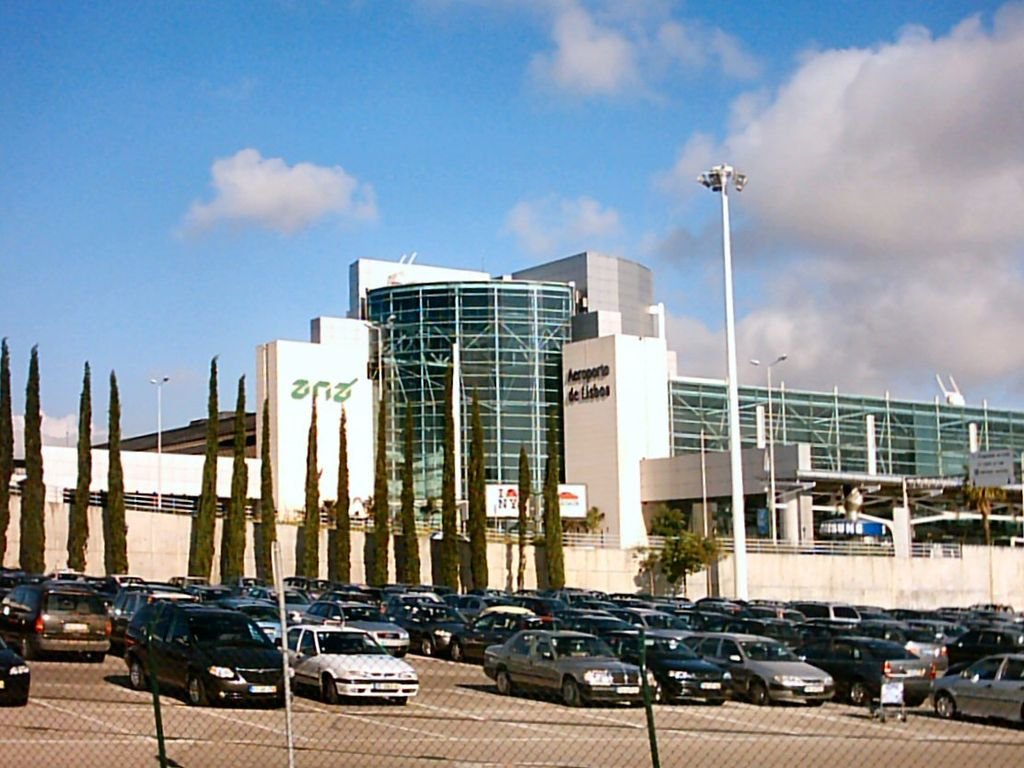 1024px-Aeroporto_de_Lisboa_(1)