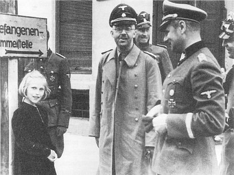 Heinrich_Himmler_and_Gudrun_Burwitz