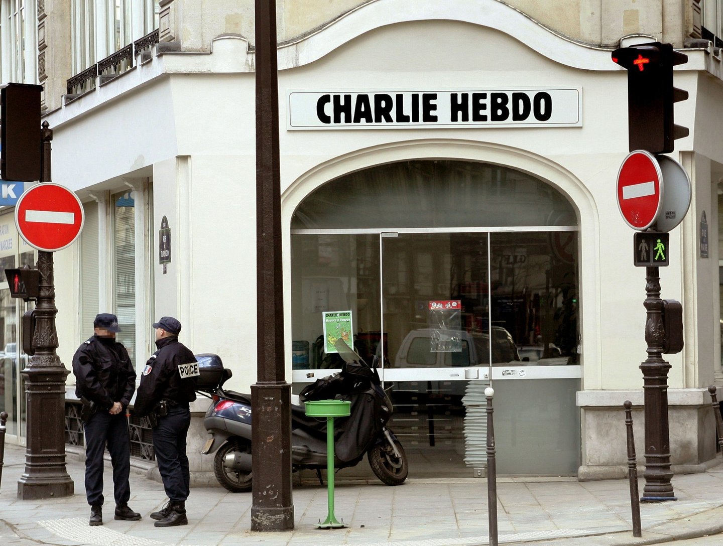 Atentado ao Charlie Hebdo: Dois suspeitos localizados – Observador