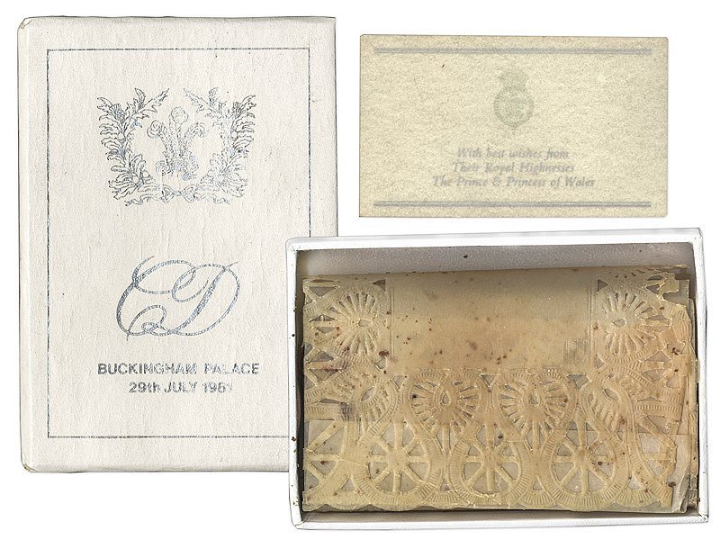 prince-charles-princess-diana-wedding-cake-auction-02