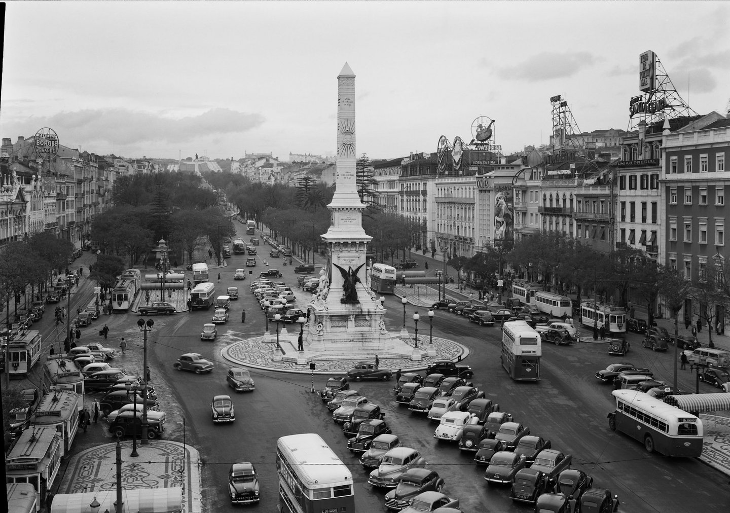 Um passeio (em 90 fotos) na Lisboa antiga – Observador