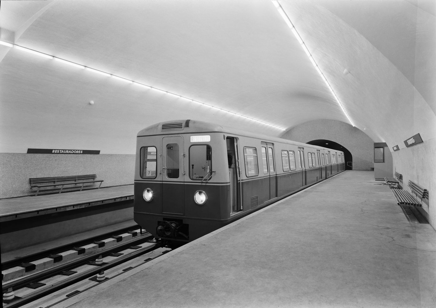 Os primeiros tempos do metro de Lisboa em 21 imagens ...