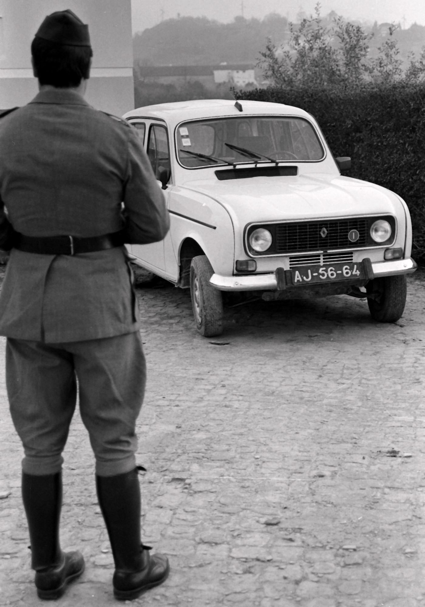 O carro que Vítor Jorge conduziu na noite em que matou sete pessoas, entre a Praia do Osso da Baleia e o pinhal de Leiria