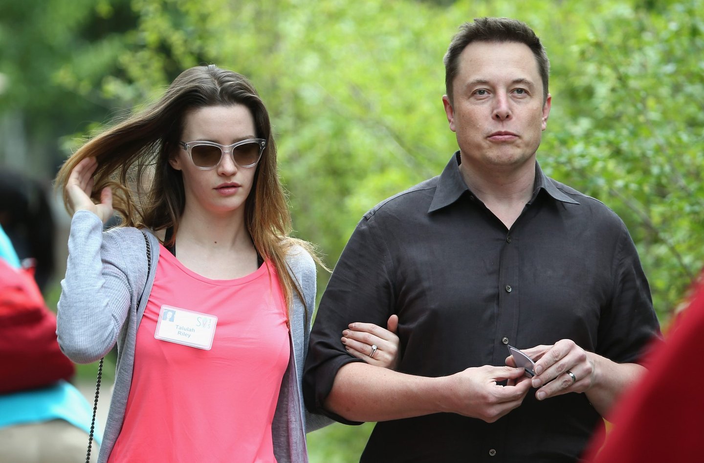 Primeiro romance da ex-mulher de Elon Musk chega a Portugal – Observador