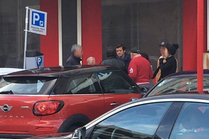 O diretor nacional de campanha de Rui Rio, Salvador Malheiro, despede-se de sete militantes que foram votar à sede do PSD em Ovar.