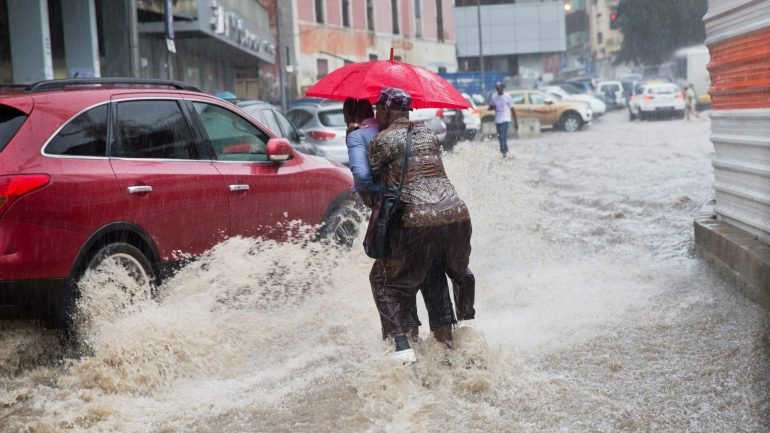 Semana De Fortes Chuvas Em Luanda Provocam Pelo Menos Dez Mortos Observador 6954