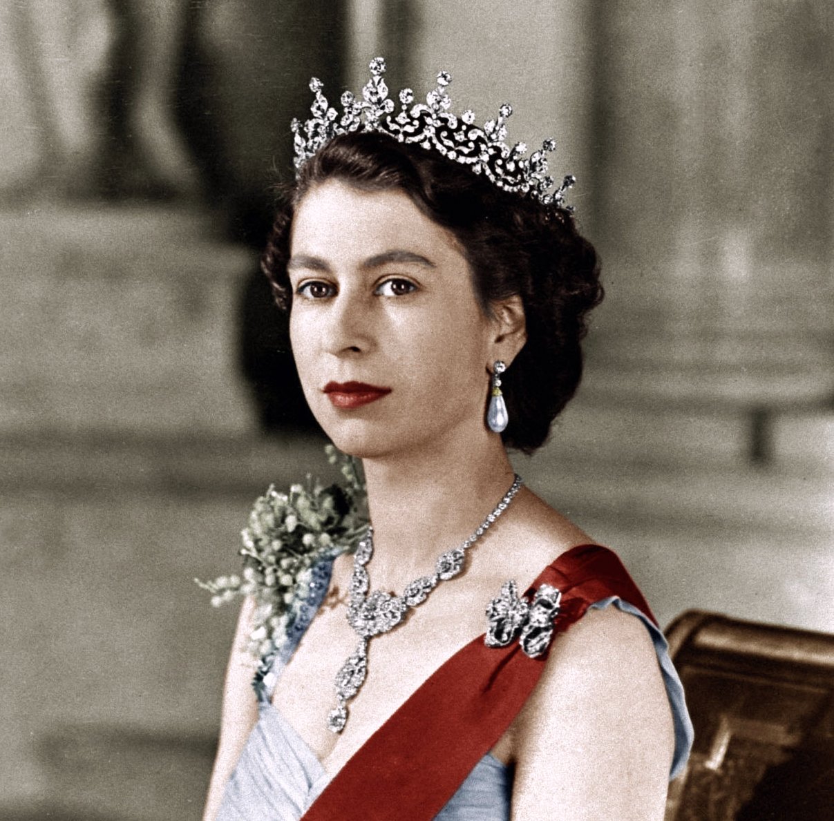 As histórias das tiaras de rainhas e princesas da família real britânica Observador