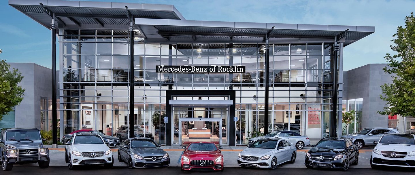 Stand para miúdos onde até os carros são pequenos Observador