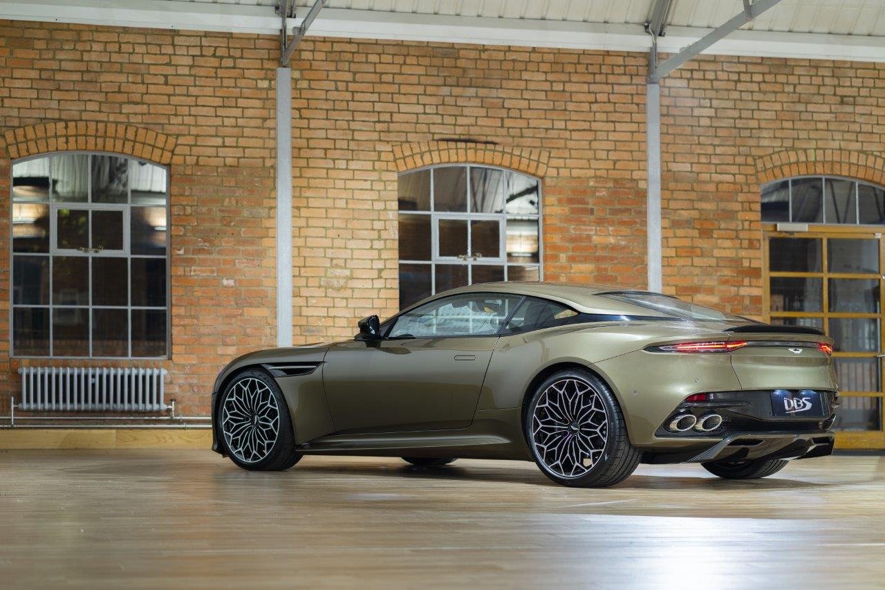 Aston Martin Volta Ao Servi 231 O De Sua Majestade Observador