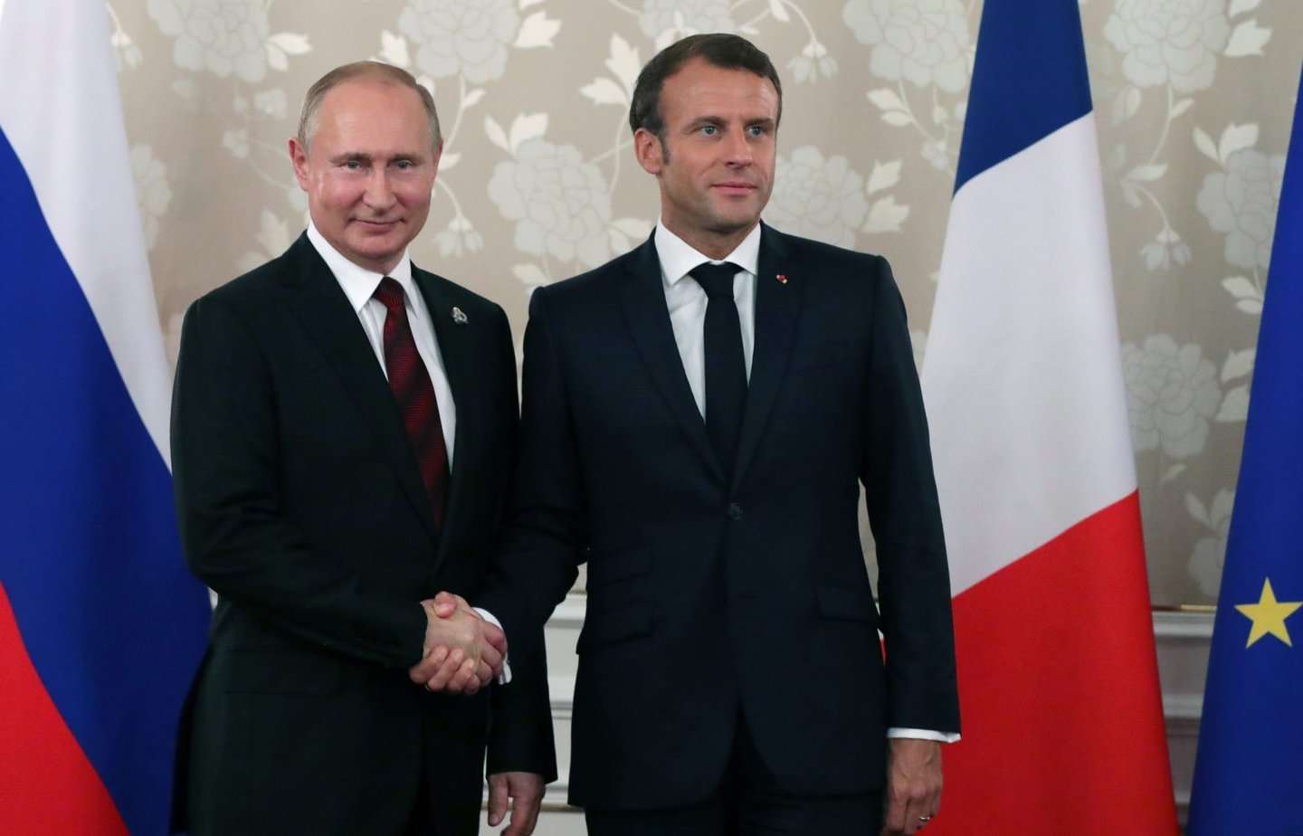 “Napoleão” e “revisionista imperialista”: Putin e Macron trocam acusações em dia de Conselho Europeu