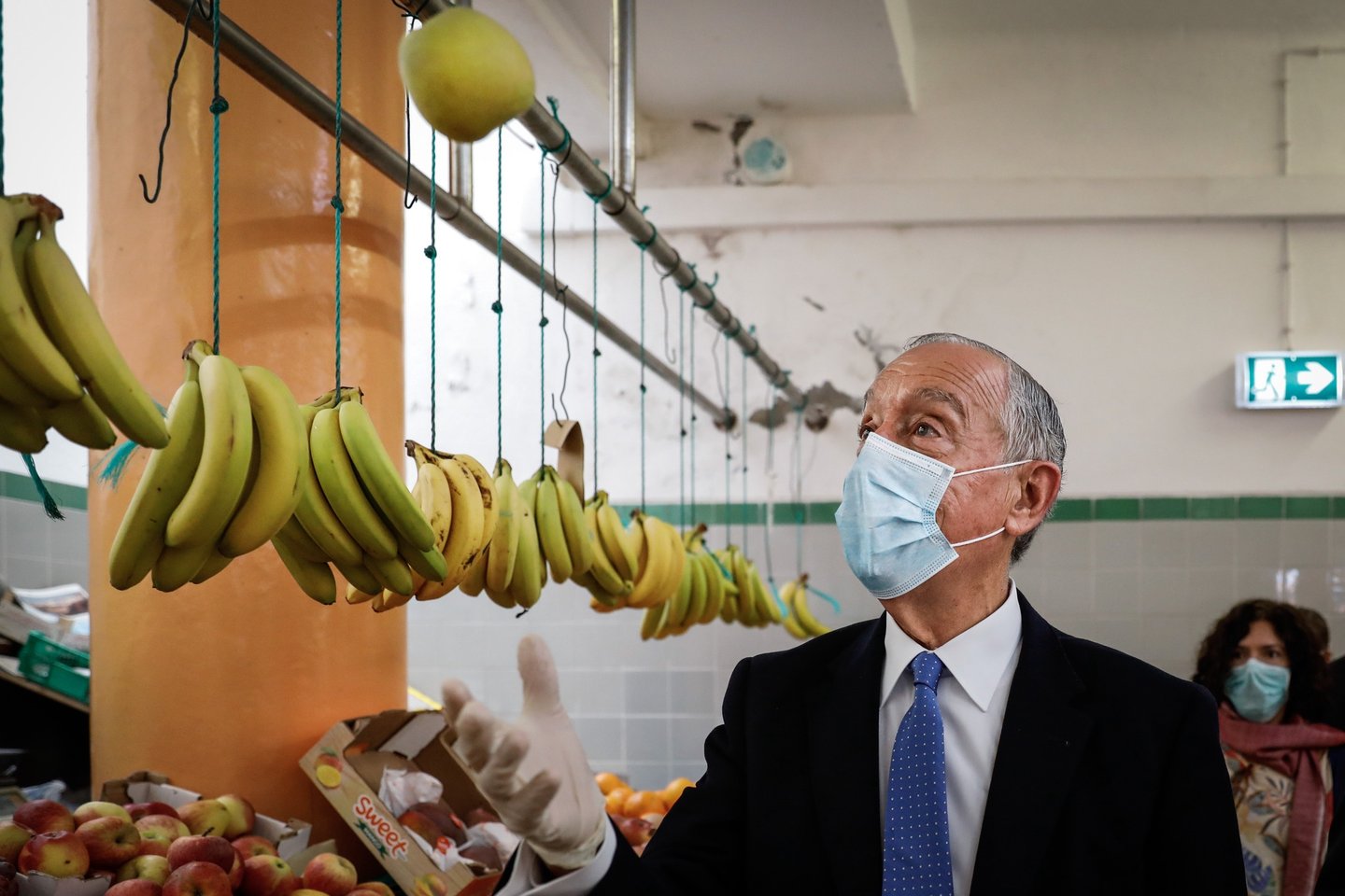 O Presidente da República, Marcelo Rebelo de Sousa, durante a visita ao mercado Municipal da Ericeira, na Ericeira, 17 de maio de 2020. RODRIGO ANTUNES/LUSA