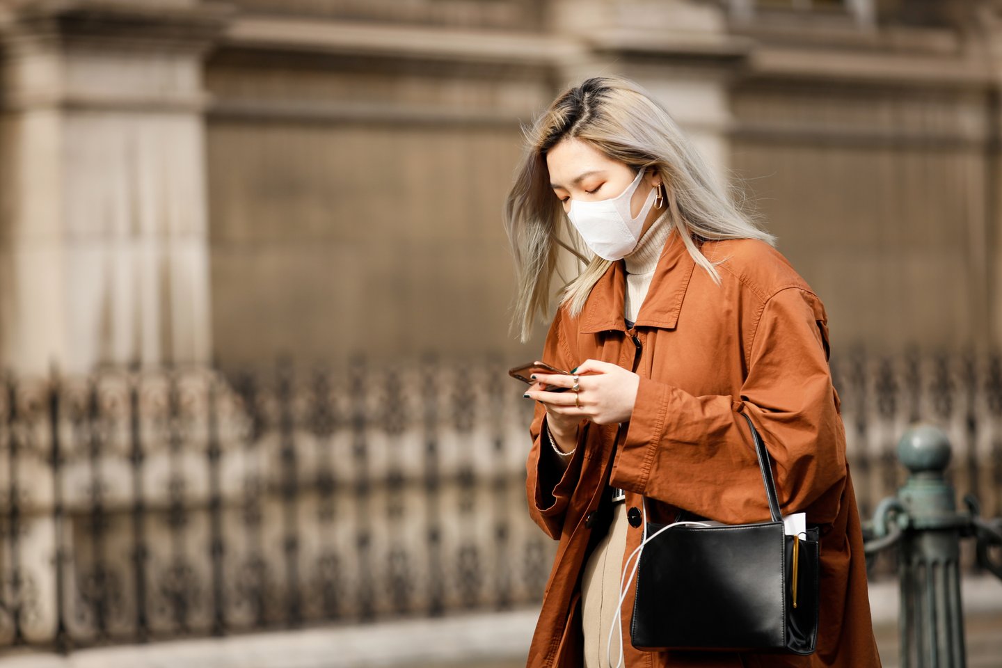 Street Style - Paris Fashion Week - Womenswear Fall/Winter 2020/2021 : Day Six