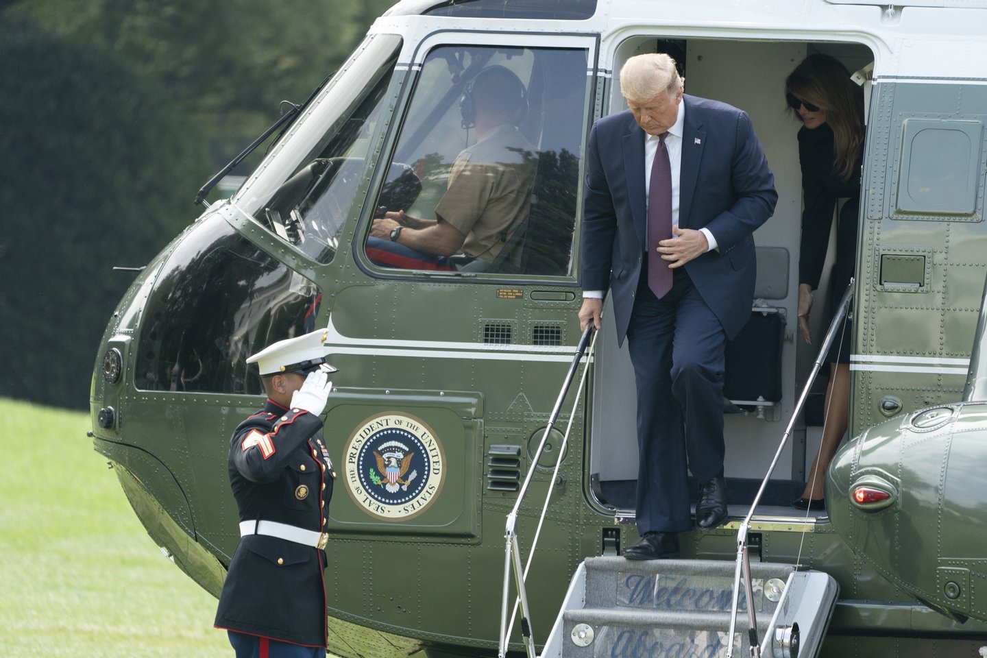 epa08662177 US President Donald J. Trump (C) and First lady Melania Trump (Back-R) exit Marine One as they return to the White House, in Washington, DC, USA, on 11 September 2020, after attending a Flight 93 National Memorial 19th Anniversary of the 9/11 terrorist attack Observance in Shanksville, Pennsylvania. EPA/Chris Kleponis / POOL