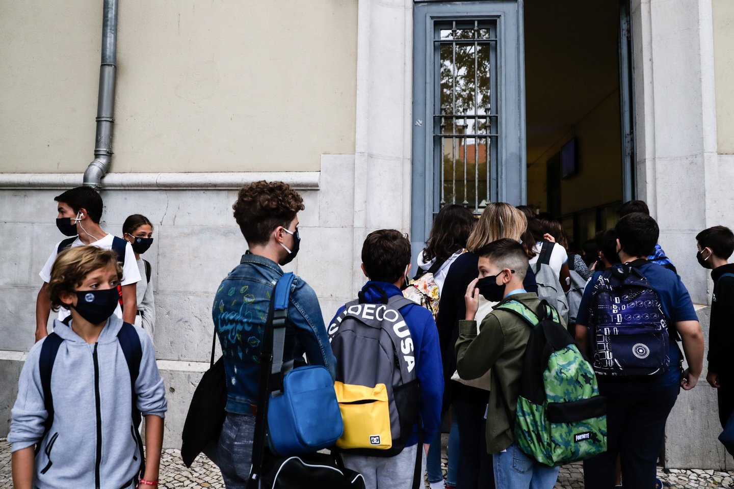 The more than 1,000 students of Pedro Nunes Secondary School have to enter through a single door every day on the first day of classes in the middle of the Covid-19 pandemic, in Lisbon, September 17, 2020. TIAGO PETINGA / LUSA